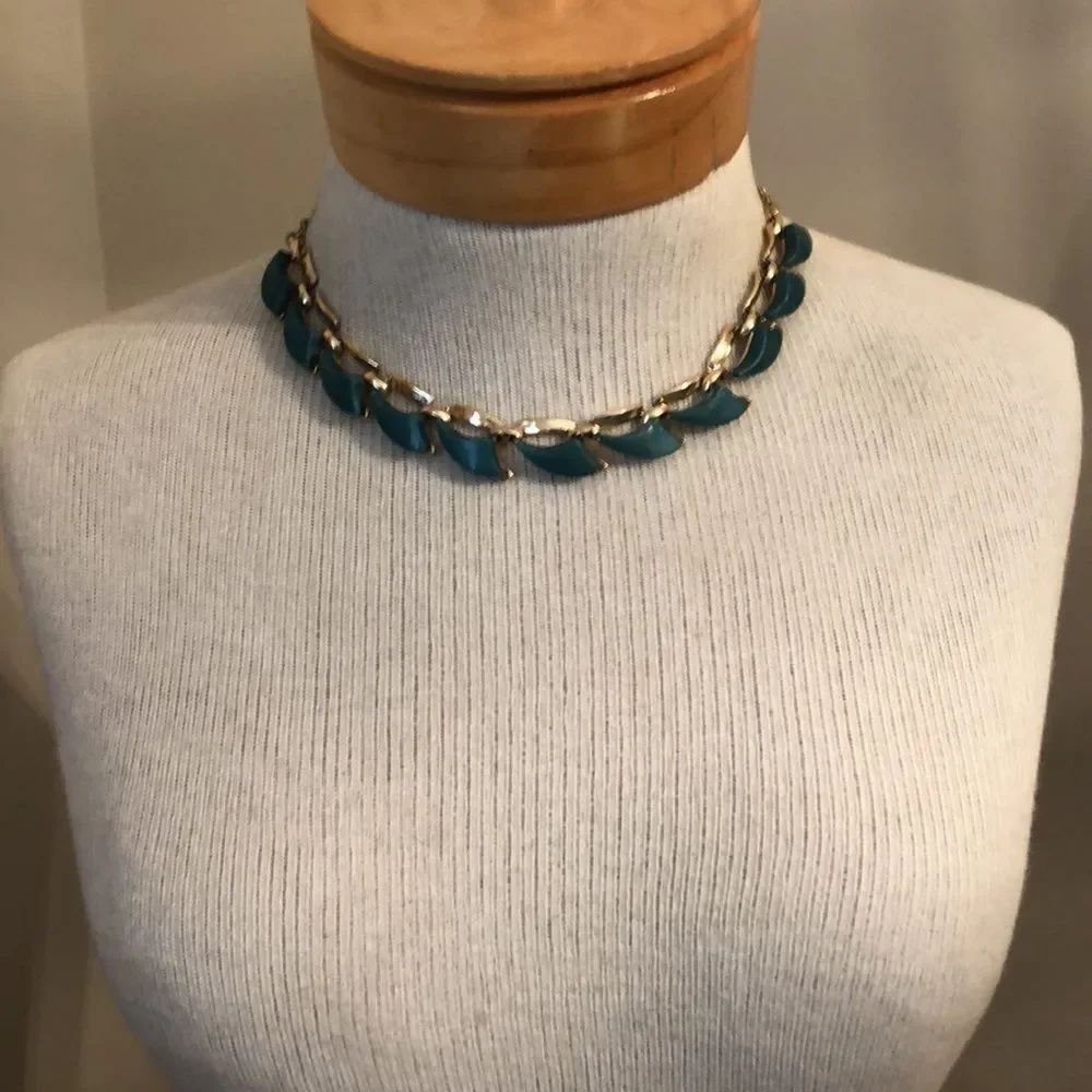 Vintage Mid Century Green Thermoset Plastic Necklace - Picture 12 of 16